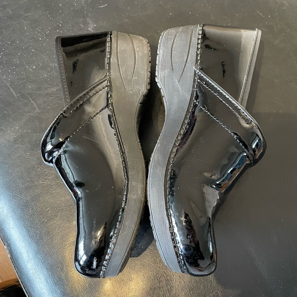 Glossy Leather shiny XP 20 clogs mules slip on work shoes nurse favorite - Picture 3 of 11